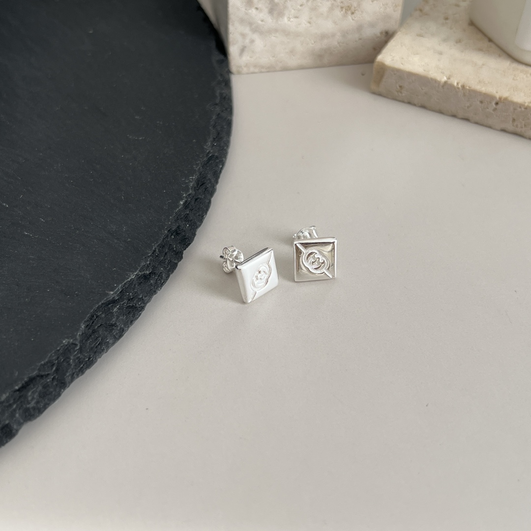 NO:102888,Gucci 925 sterling silver twill interlocking double G earrings, Gucci stud earrings, gucci, gucci, earrings, pure silver19860909Gucci古驰925纯银斜纹互扣式双G耳环,古驰耳钉,gucci,gucci,earrings,pure silver,Jewelry