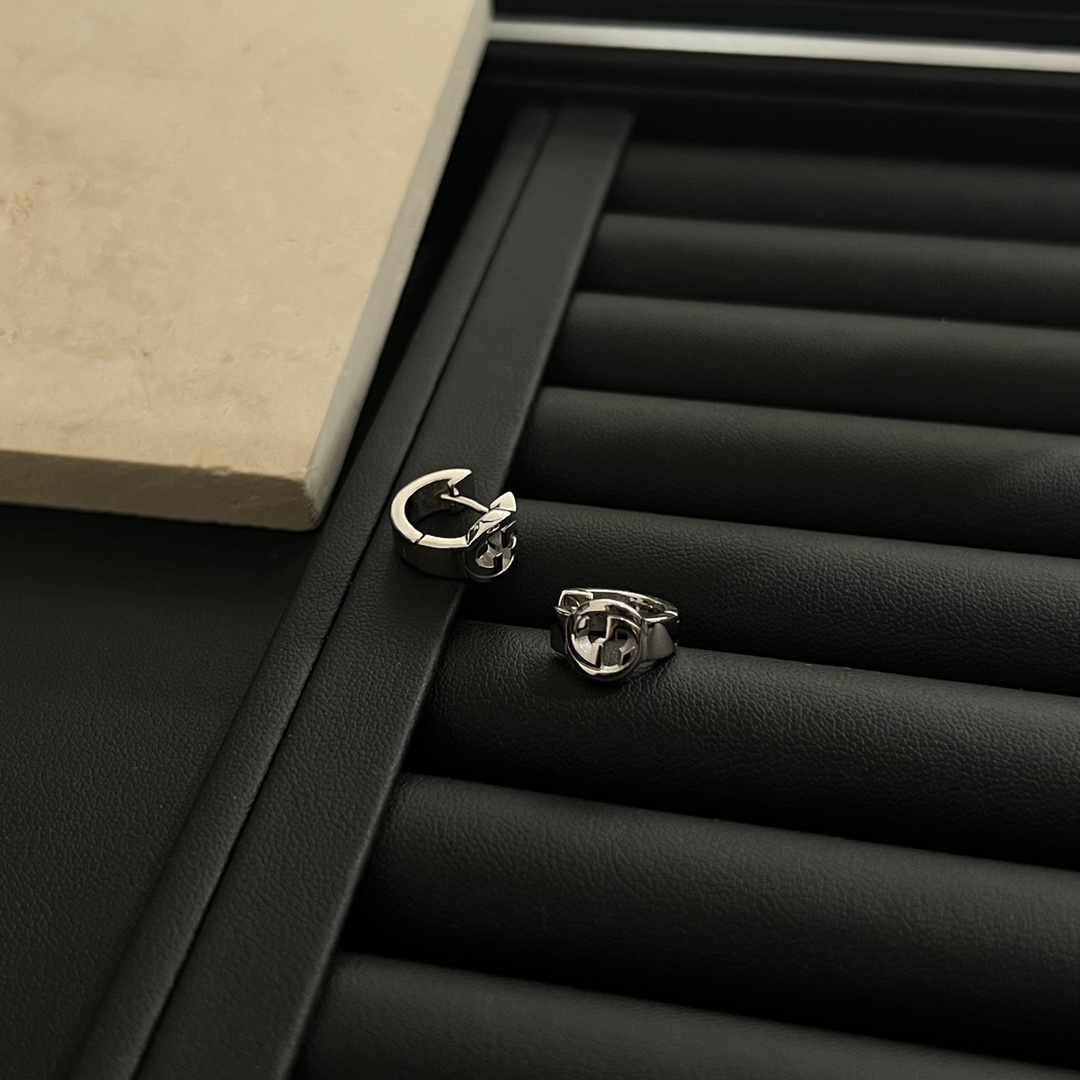 NO:104457,New Gucci Gucci 925 Sterling Silver Double G Hollow Wide Edition Ring Earrings, Gucci Stud Earrings, Gucci, Gucci, earrings, pure silver19860909上新 Gucci古驰925纯银双G镂空宽版环形耳环,古驰耳钉,gucci,gucci,earrings,pure silver,Jewelry