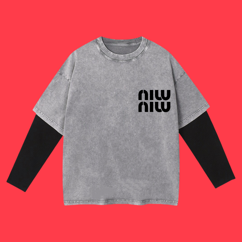 （合作让利） 高端品质 MIUMIU 2025SS春夏装 假两件洗水雪花系列 字体logo假两件长T恤 采用进口康丽数码直喷印花 定染高品质潮牌100%棉洗后260G面料 成衣件染➕洗水炒雪花 OS宽松落肩版型 男女同款 size：S.M…