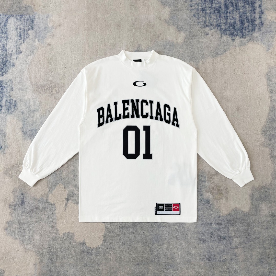 NO:321254,[No. 1 ball uniform embroidered long-sleeved T-shirt] Official website price (3028T) The fabric is made of [16s single yarn combed cotton jersey], [grg weight 230g], matching pairs [this cloth color 1*1 horizontal woven rib], front and back web adopt [elliptical machine silk screen glue printing], front web adopt [domestic high-speed embroidery machine] embroidered, [laser burnt letter patch], 7s*7s twill contrast fastness cotton cloth, hem flat car color-blocking woven jacquard woven label, woven label adopt [Japanese imported white fine silk material].,,tees, t-shirt,alexander wang19860909【1号球服刺绣长袖T恤】官网价（3028T） 面料采用【16s单纱精梳棉平纹布】,【克重230g】, 配套对【本布色1*1横版机织造罗纹】,前后幅采用【椭圆机丝网胶浆印花】, 前幅采用【国产高速绣花机】刺绣,【激光烧花字母贴布】, 7s*7s斜纹撞色牢度全棉布,下摆平车拼色织提花织唛, 织唛采用【日本进口白精丝材质】 .,,tees，t-shirt,alexander wang,Women's clothing