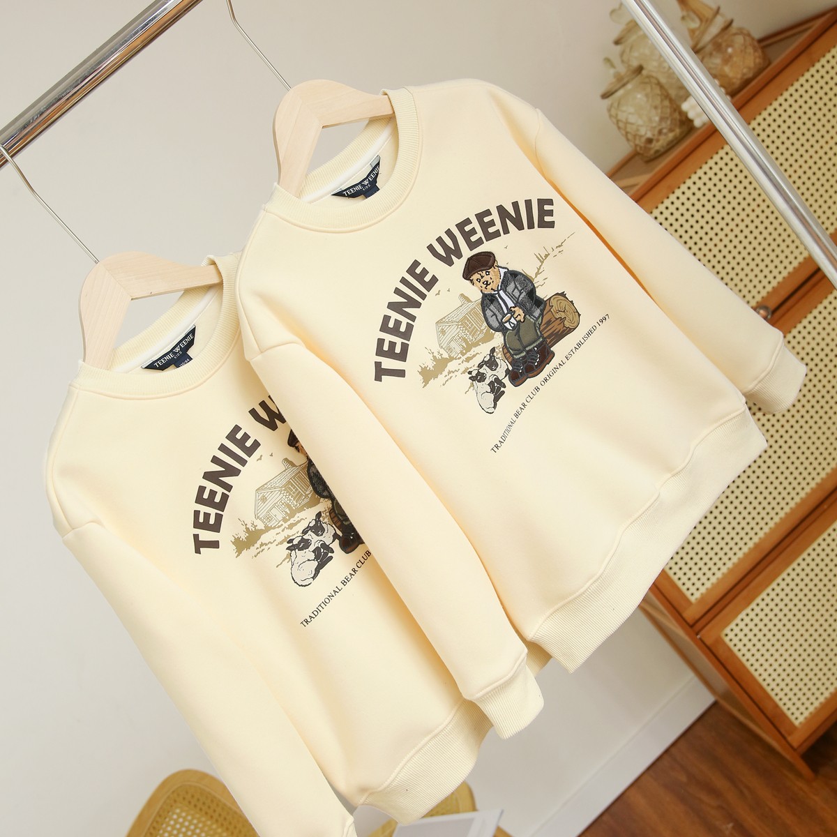 T.W. Cartoon Bear Boy Winter Suit 2024 with Embroidery – High Quality and Comfortable - 图片 2