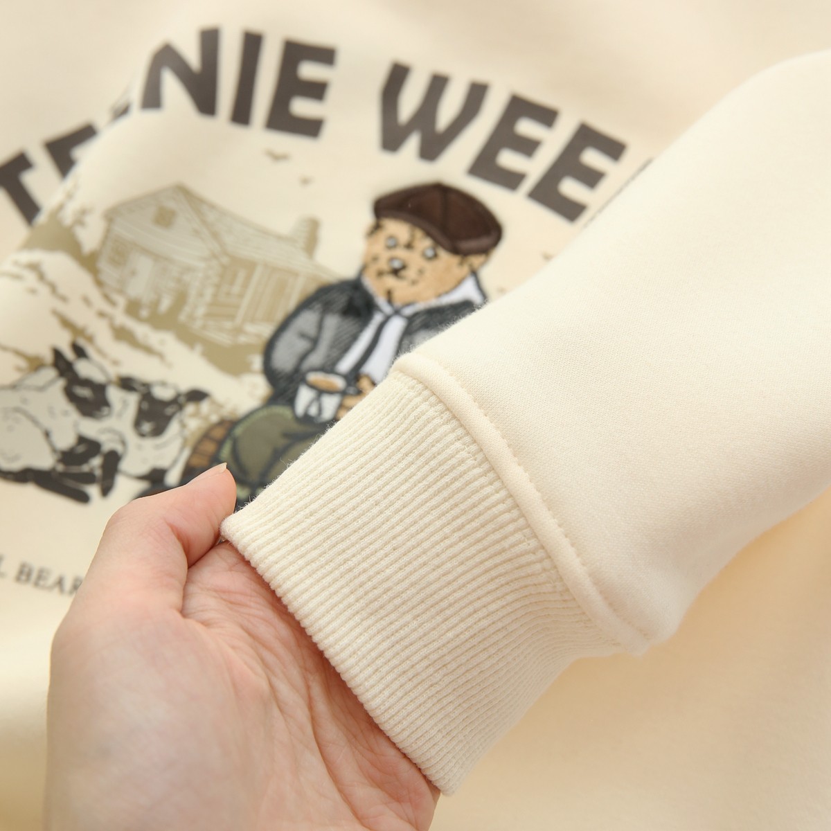 T.W. Cartoon Bear Boy Winter Suit 2024 with Embroidery – High Quality and Comfortable - 图片 8