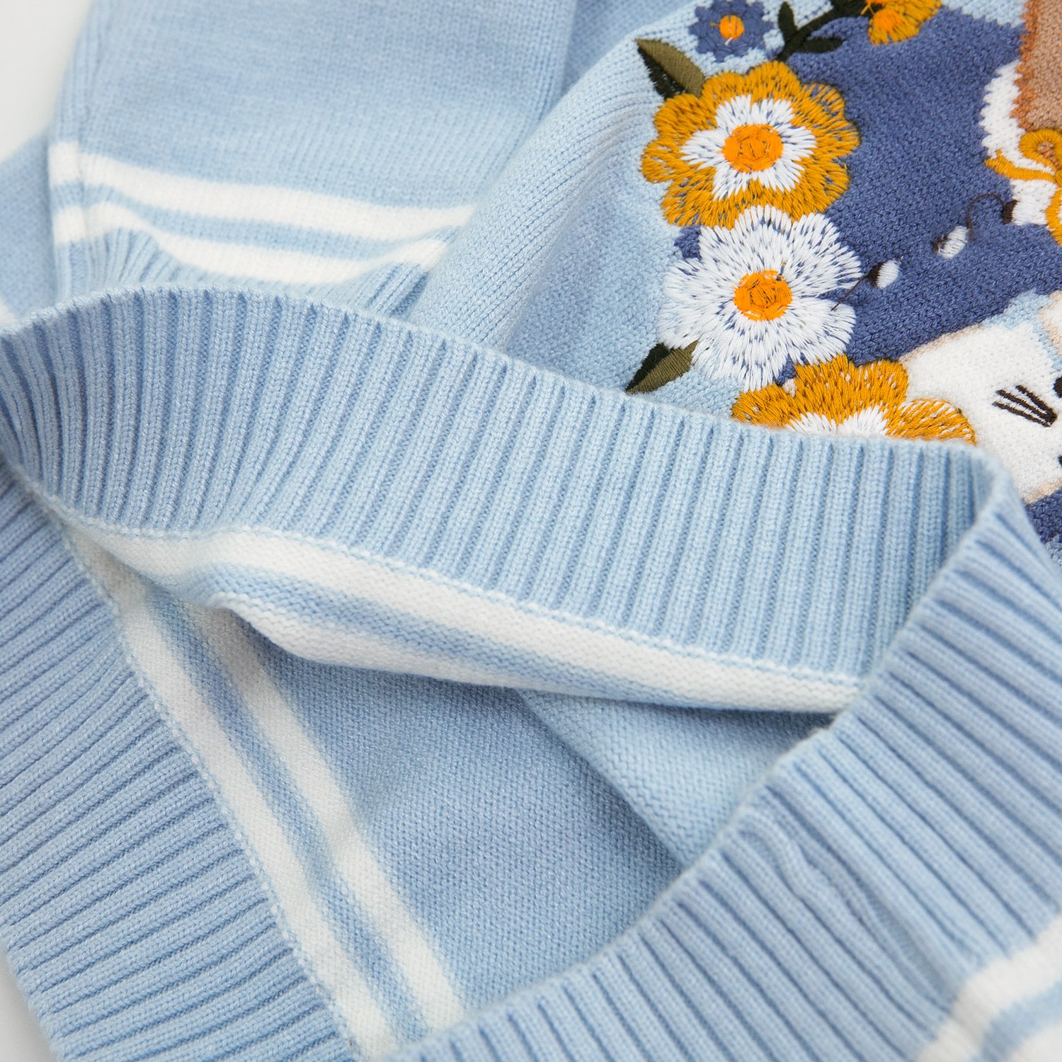 T.W. Cartoon Bear Boy’s Embroidered Sweater for Autumn 2024 - 图片 7