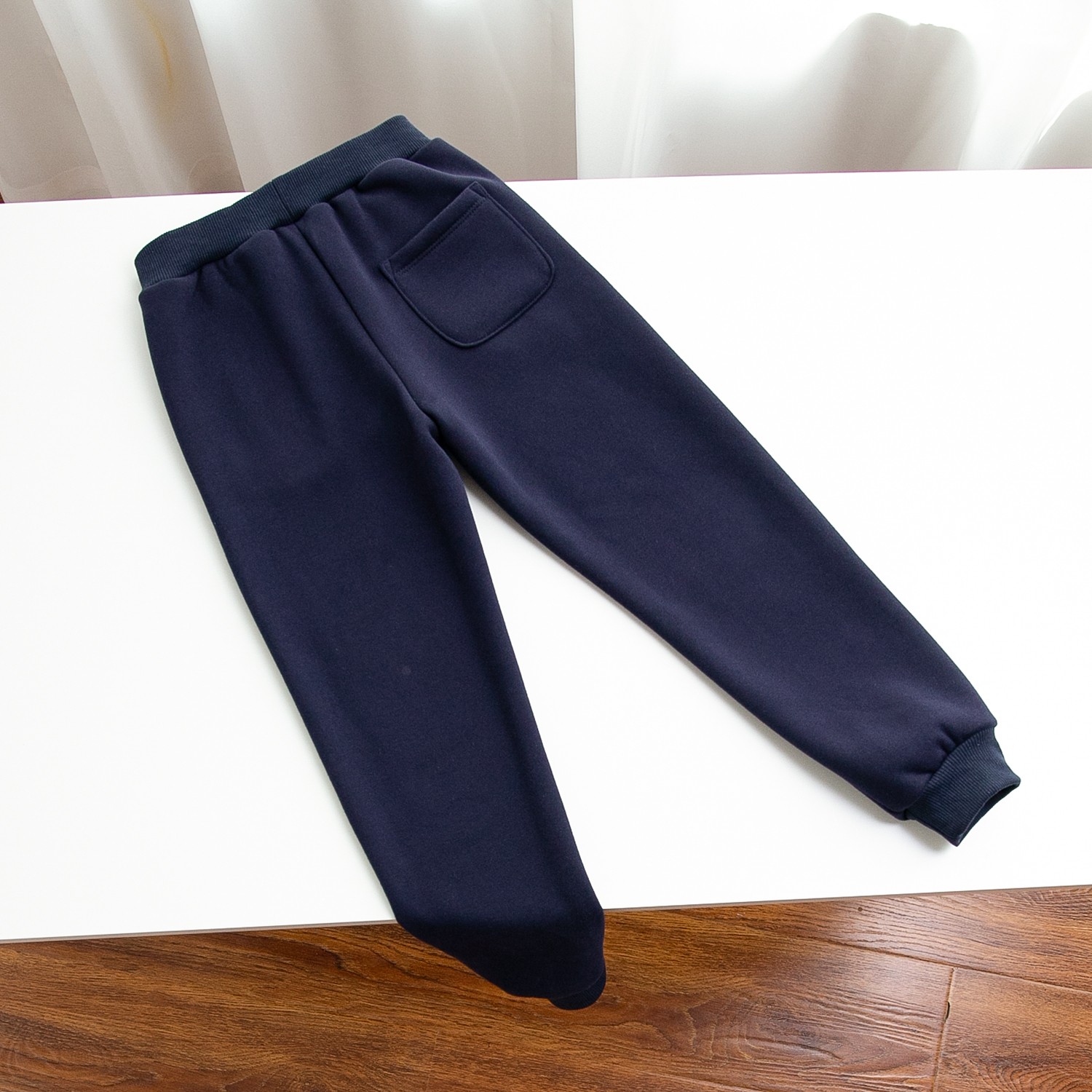 Winter 2024 Girls’ Velvet Sports Pants with Bear-Head Embroidery - 图片 8