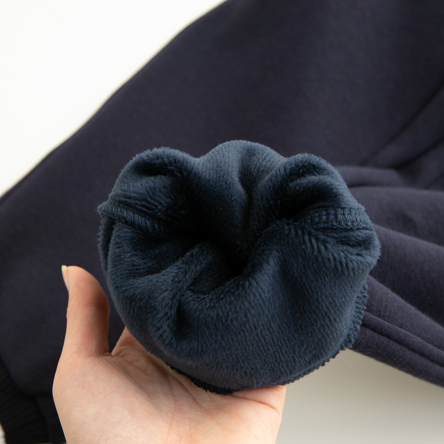 Winter 2024 Boys’ Velvet Sports Pants: Comfortable, Stylish, and Advanced - 图片 6