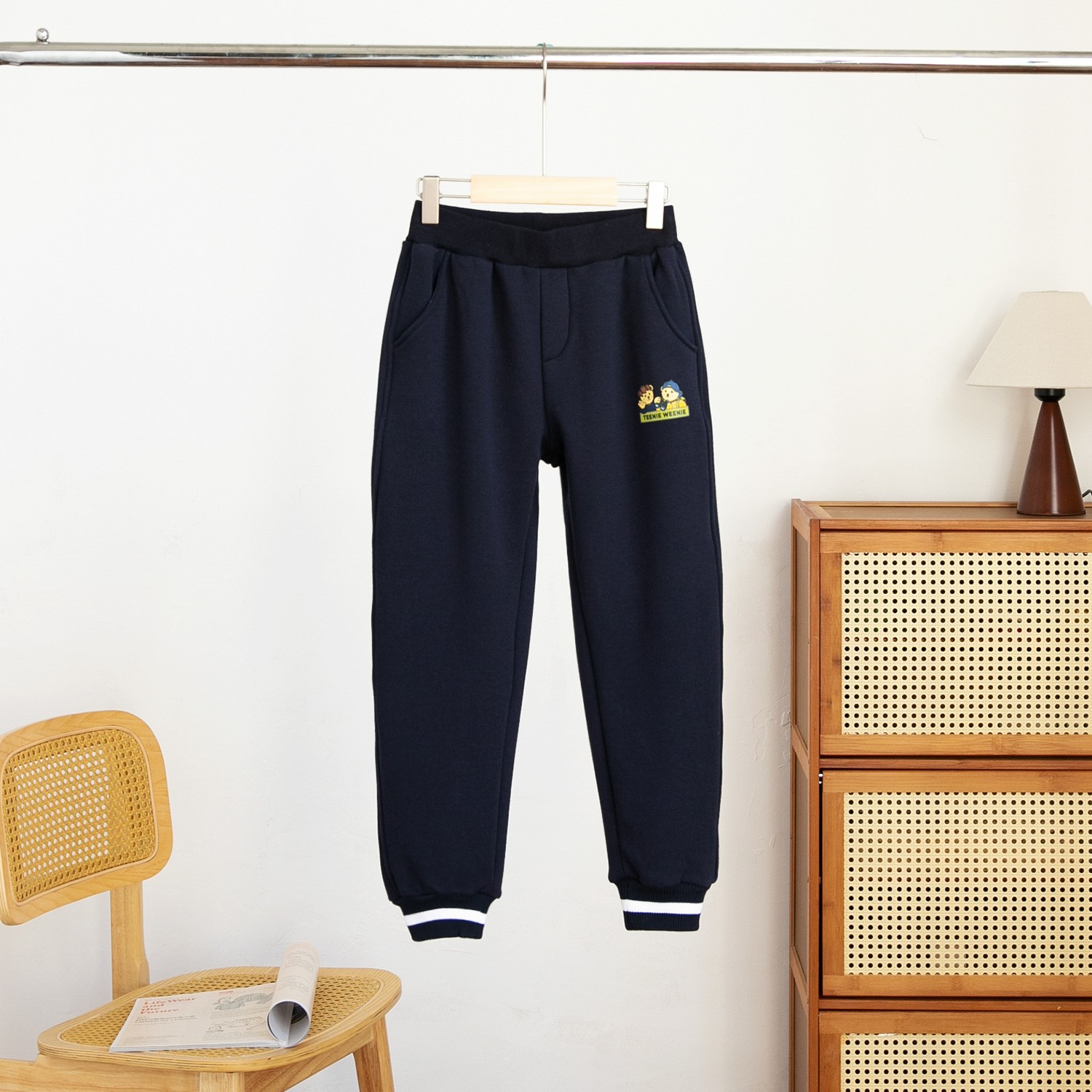 Winter 2024 Boys’ Velvet Sports Pants: Comfortable, Stylish, and Advanced - 图片 4