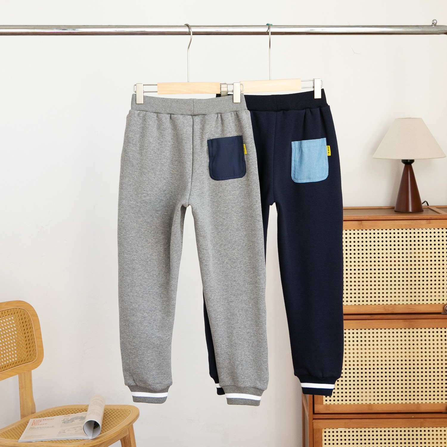 Winter 2024 Boys’ Velvet Sports Pants: Comfortable, Stylish, and Advanced - 图片 3