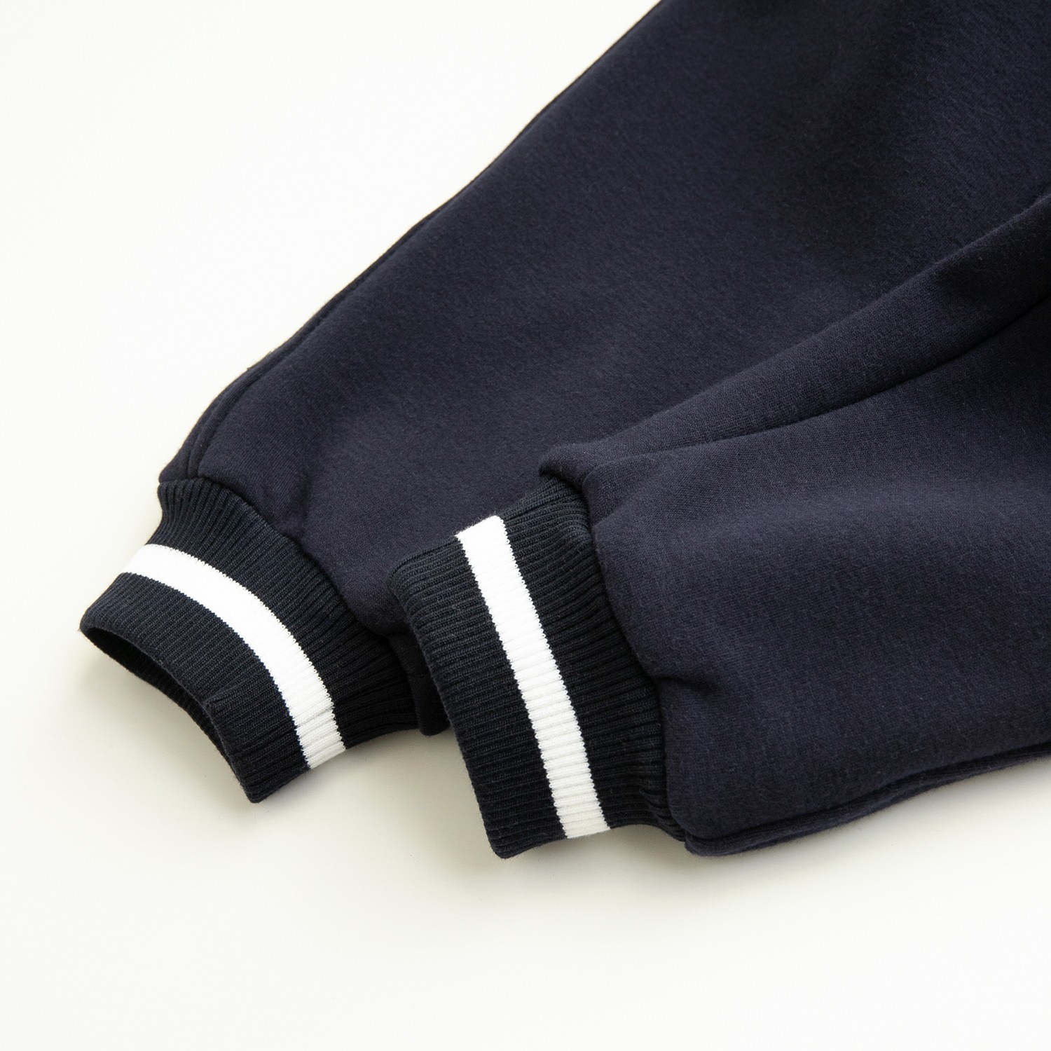 Winter 2024 Boys’ Velvet Sports Pants: Comfortable, Stylish, and Advanced - 图片 5