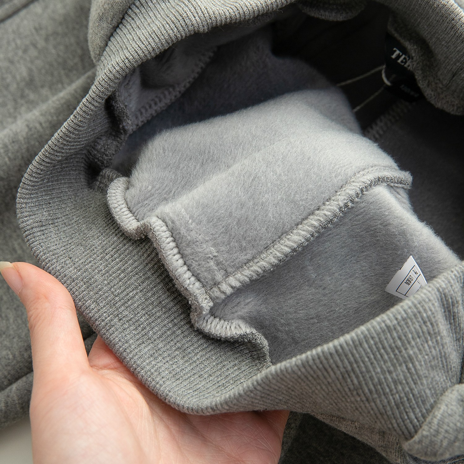 Winter 2024 Boys’ Velvet Sports Pants: Comfortable, Stylish, and Advanced - 图片 7