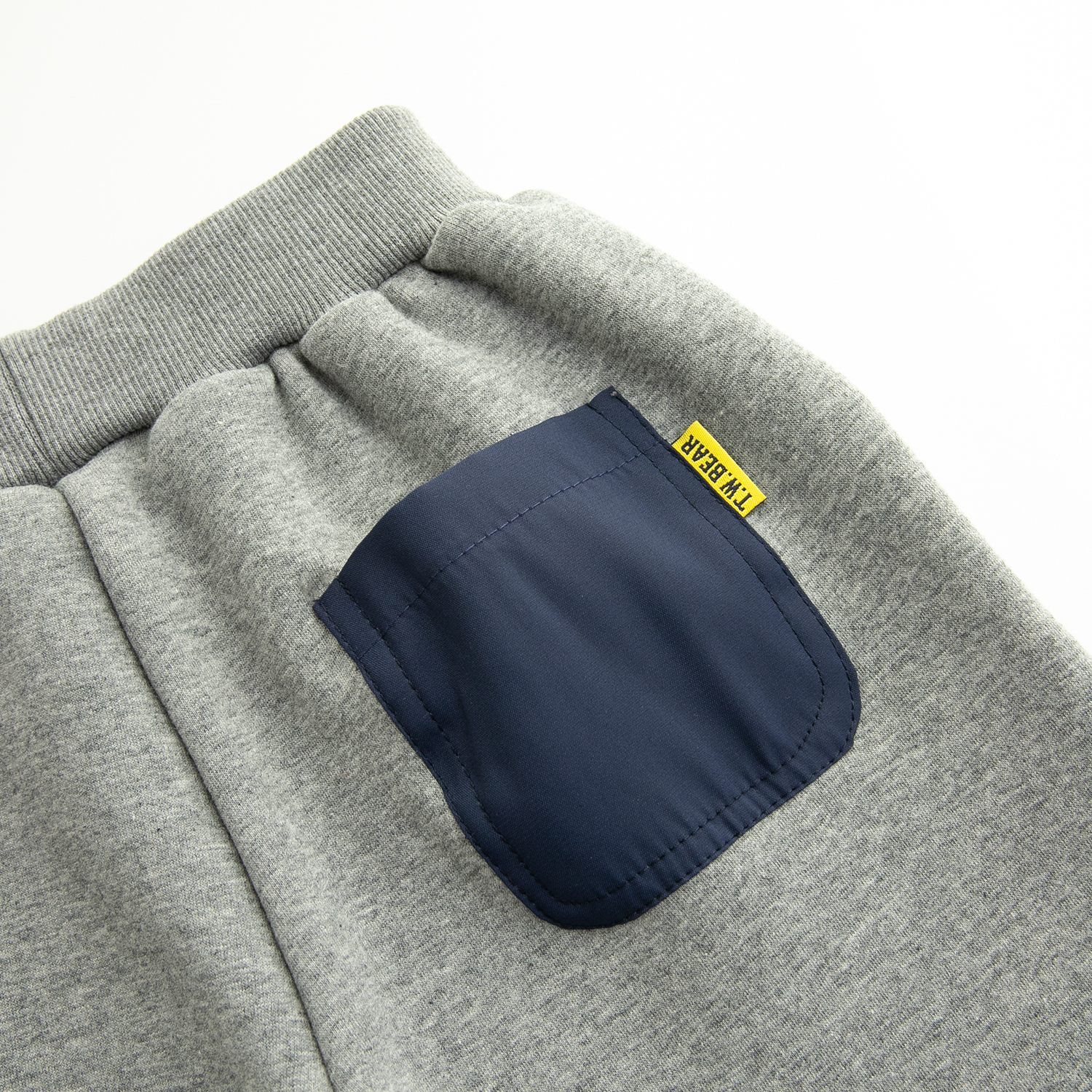 Winter 2024 Boys’ Velvet Sports Pants: Comfortable, Stylish, and Advanced - 图片 8