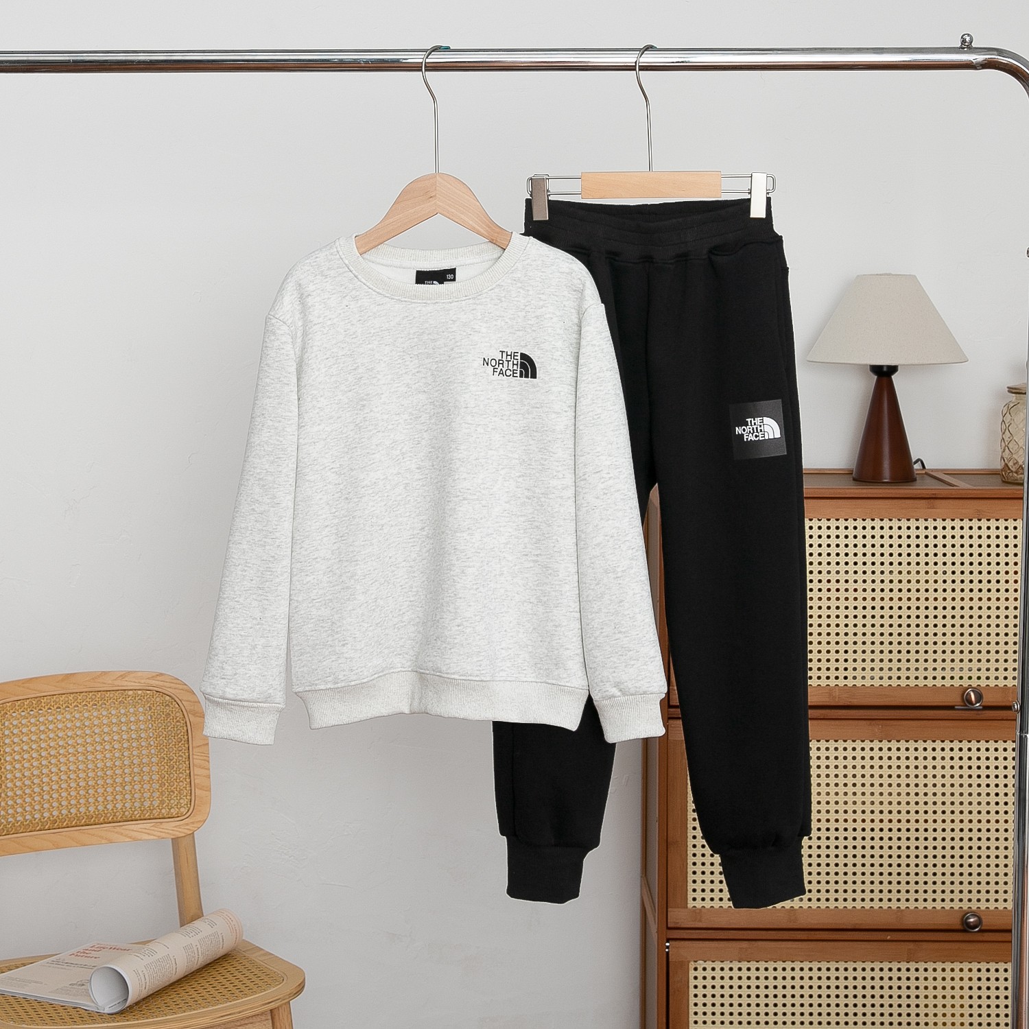 Winter Velvet Suits for Children and Adolescents with Sports Pants: TNF 2024 Collection - 图片 3