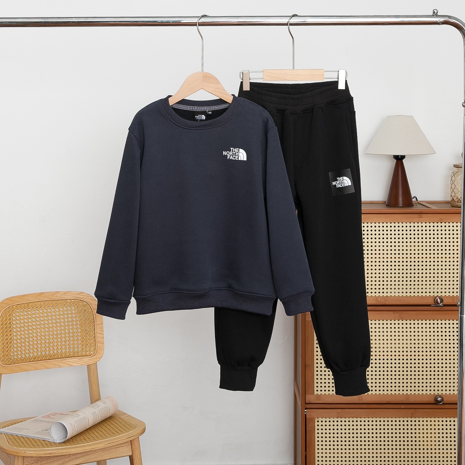 Winter Velvet Suits for Children and Adolescents with Sports Pants: TNF 2024 Collection - 图片 4