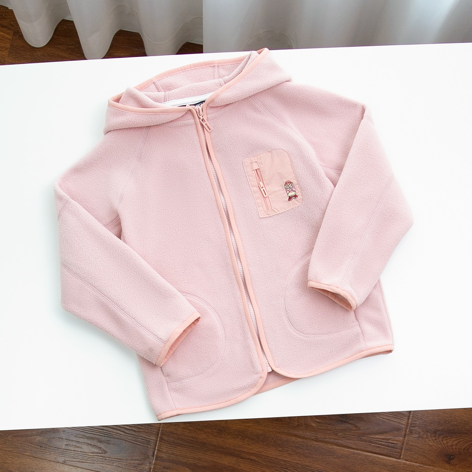 T.W. Cartoon Bear Boy & Girl’s Embroidered Velvet Jacket for Autumn 2024 - 图片 3