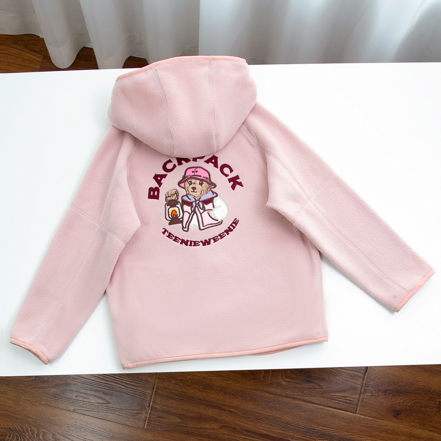 T.W. Cartoon Bear Boy & Girl’s Embroidered Velvet Jacket for Autumn 2024 - 图片 8