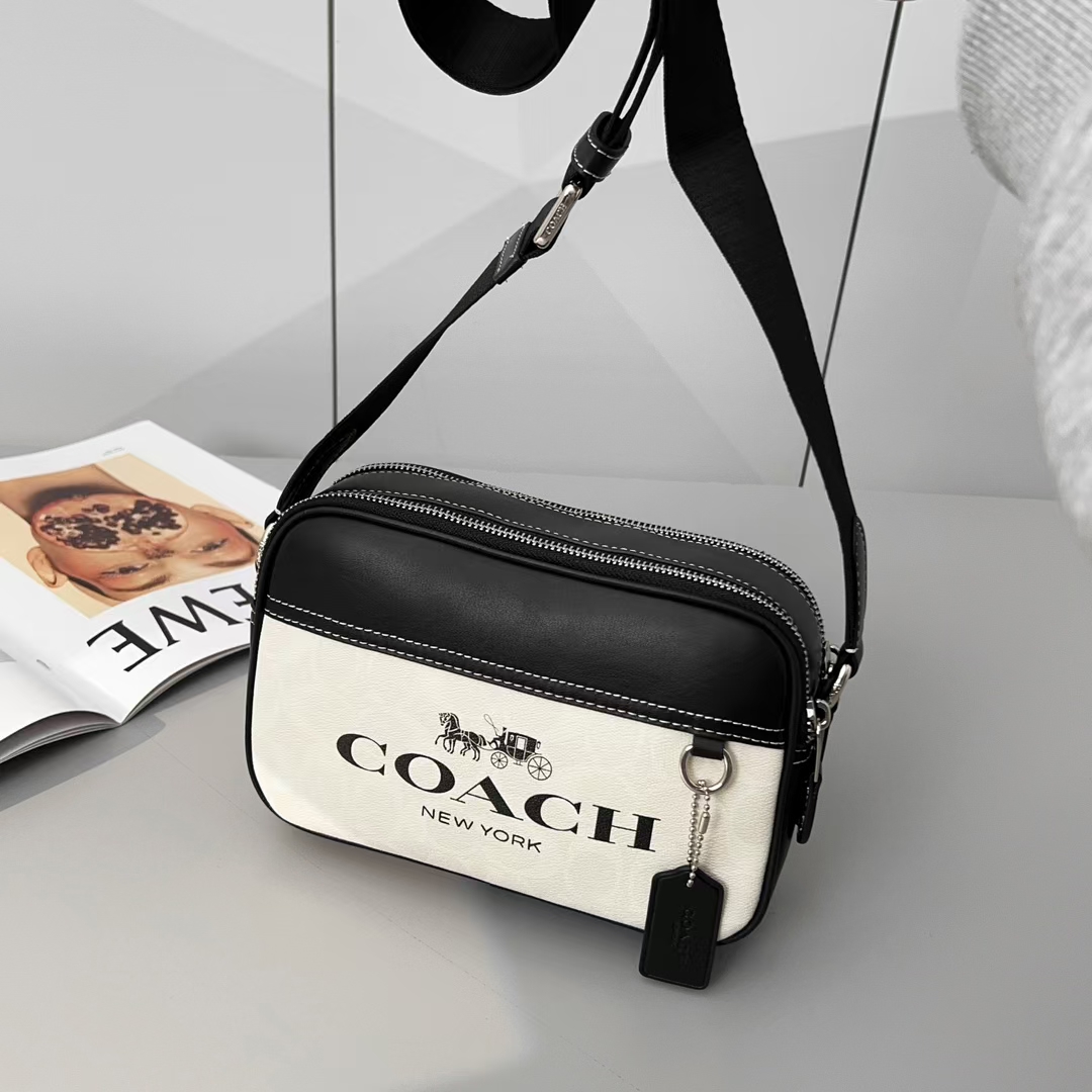 Coach COACH C 蔻驰2024新品 Graham男士相机包此款包采用的是人造革配牛皮革内置多功能袋 双拉链开合织物衬里 23cm(长)15cm(高)7cm宽