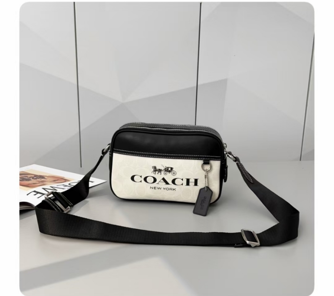Coach COACH C 蔻驰2024新品 Graham男士相机包此款包采用的是人造革配牛皮革内置多功能袋 双拉链开合织物衬里 23cm(长)15cm(高)7cm宽
