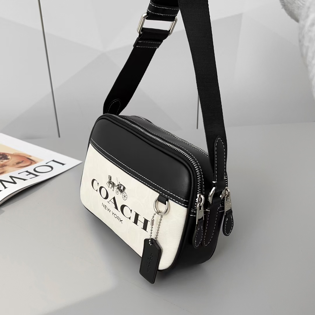 Coach COACH C 蔻驰2024新品 Graham男士相机包此款包采用的是人造革配牛皮革内置多功能袋 双拉链开合织物衬里 23cm(长)15cm(高)7cm宽