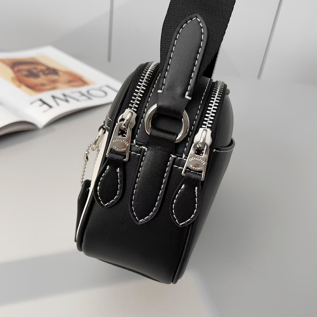 Coach COACH C 蔻驰2024新品 Graham男士相机包此款包采用的是人造革配牛皮革内置多功能袋 双拉链开合织物衬里 23cm(长)15cm(高)7cm宽