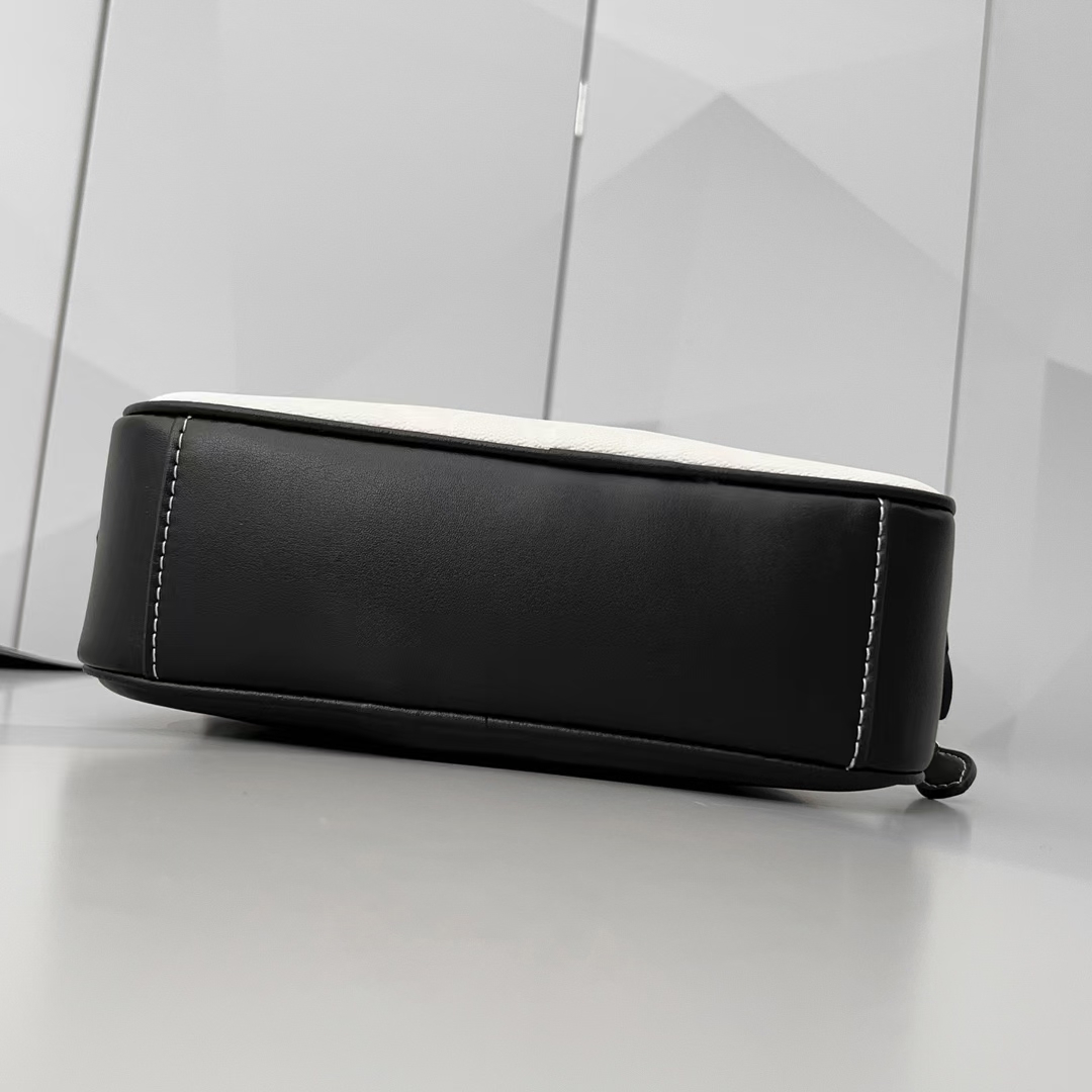 Coach COACH C 蔻驰2024新品 Graham男士相机包此款包采用的是人造革配牛皮革内置多功能袋 双拉链开合织物衬里 23cm(长)15cm(高)7cm宽