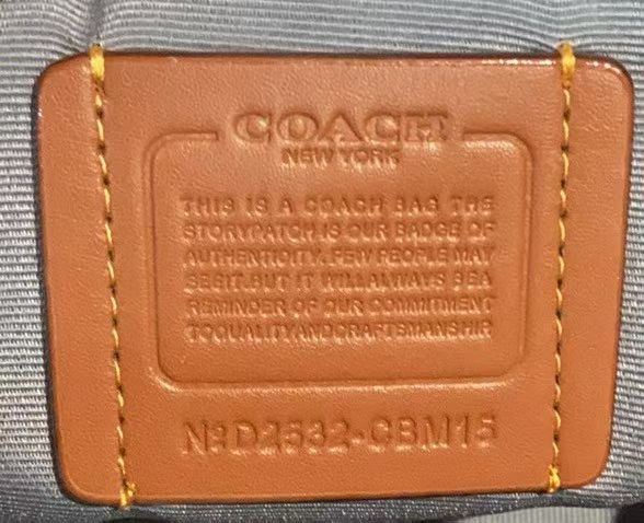 COACH 3D立体ロゴ波士顿枕头包 - 奶茶色の優雅なデザイン