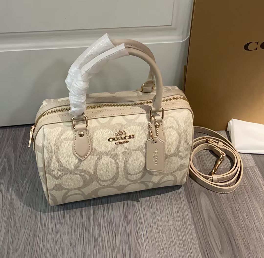 COACH 3D立体ロゴ波士顿枕头包 - 奶茶色のエレガンス