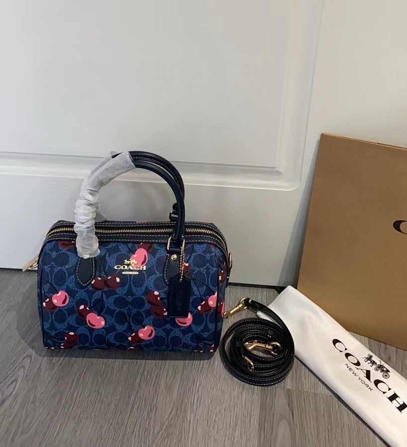 COACH new arrival: February new product Boston pillow bag CY692. Teri's cute cherry Teri armpit bag. The cherry print is so adorable! Cherries, strawberries, crossbody, armpit bags all look great! Size: 24.5/15/7. image 1