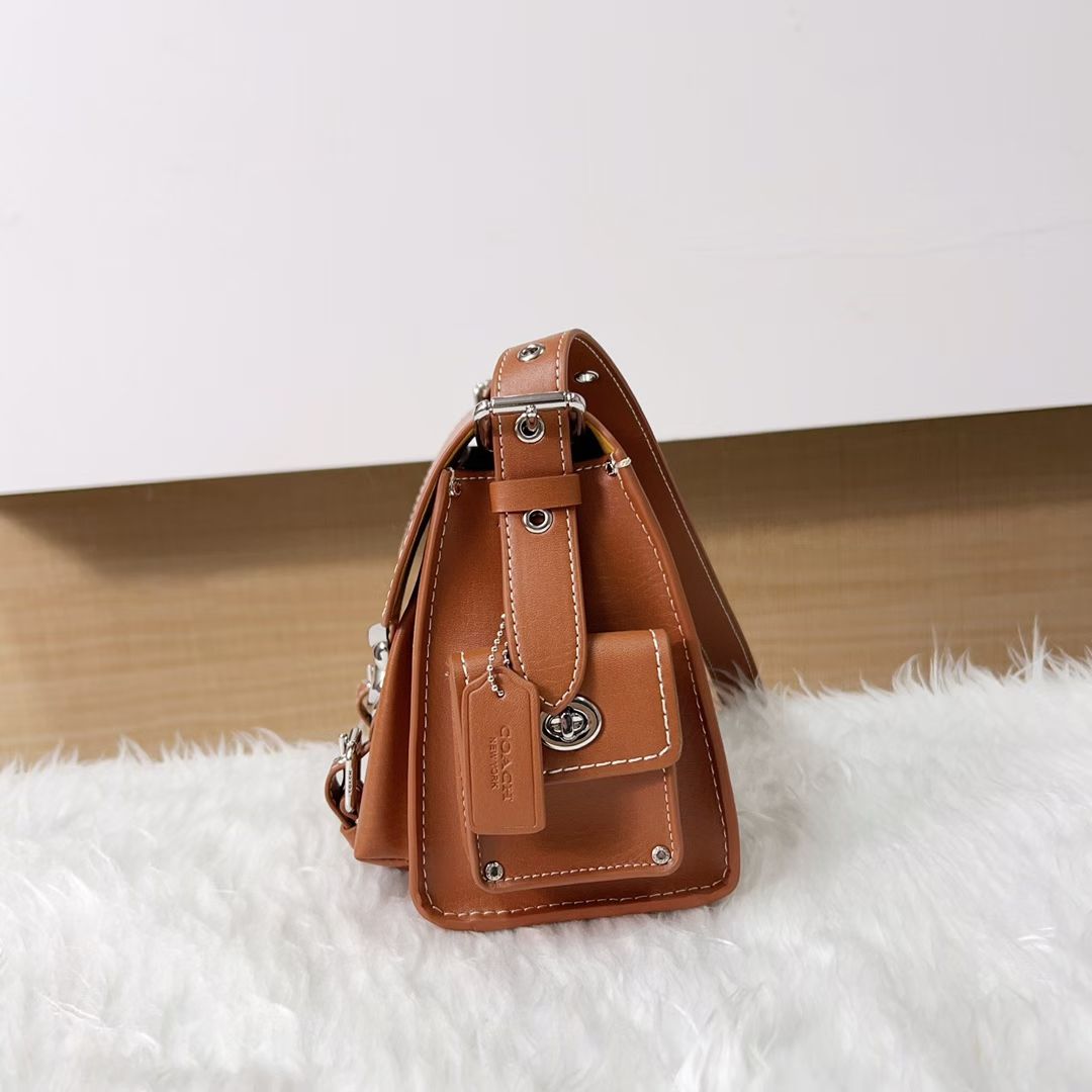 Coach C家1月新款 cargo soft tabby机车包 CT721 五金