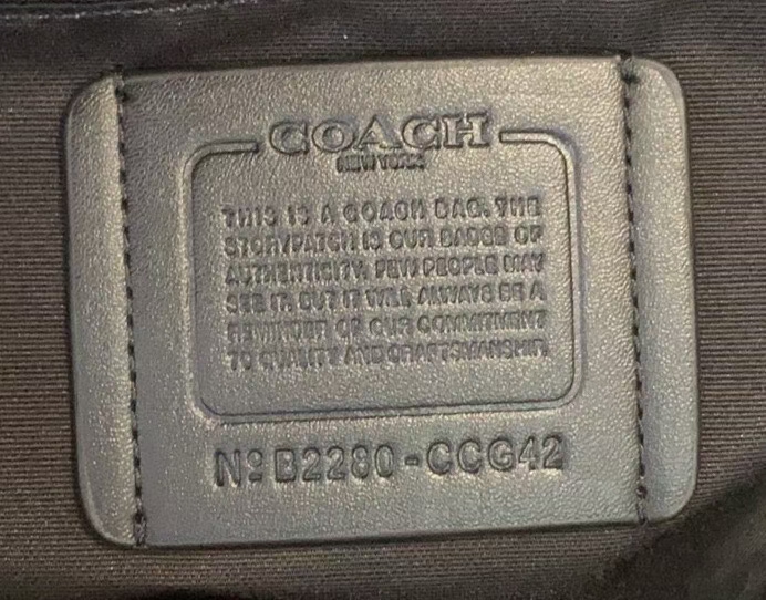 Coach Coa*h 3月新品CCG42 男生徽章款旅行手袋来了 Coa*h 款男士手袋旅行 款式 超大容量 能装 夏天漂流 冬天 滑雪多健身