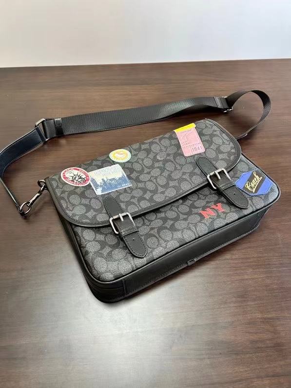 Coach C家CBF09 男士翻盖邮差包HITCH信使包斜挎包，大号邮差包 长32.5x高25x宽8cm