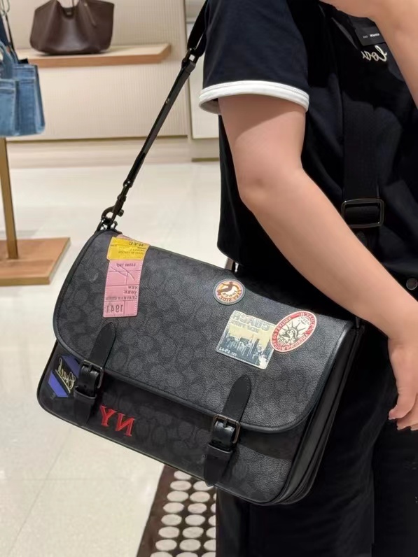 Coach C家CBF09 男士翻盖邮差包HITCH信使包斜挎包，大号邮差包 长32.5x高25x宽8cm