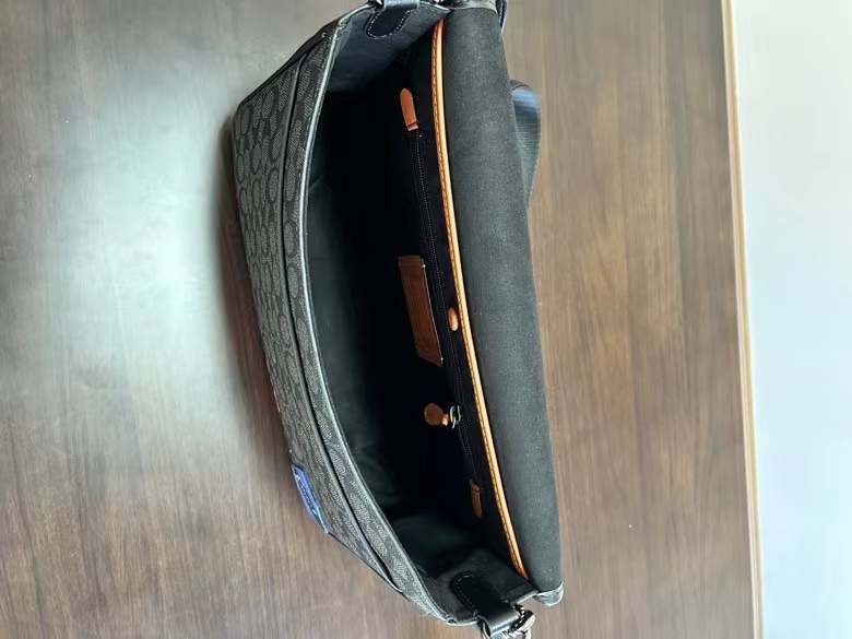 Coach C家CBF09 男士翻盖邮差包HITCH信使包斜挎包，大号邮差包 长32.5x高25x宽8cm