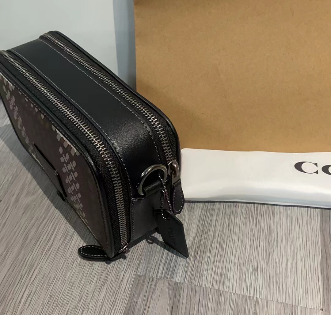Coach Coach/蔻驰新款 Signature CN111 CM405系列斜挎包 老花+黑色皮革饰边