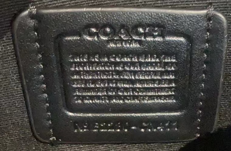 Coach Coach/蔻驰新款 Signature CN111 CM405系列斜挎包 老花+黑色皮革饰边