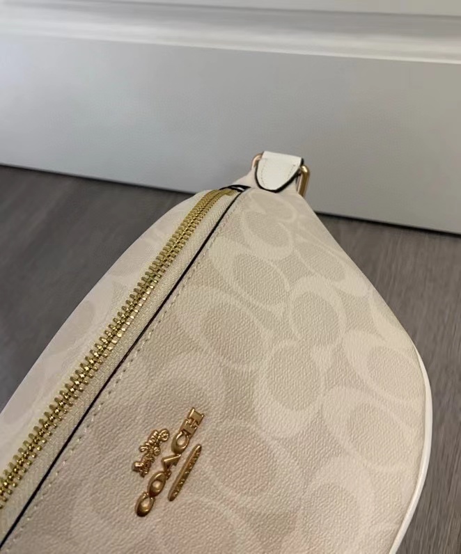 Coach c家女士新款48740.老花腰包 可以作胸包 潮款运动型 两色 尺寸：30*12*11