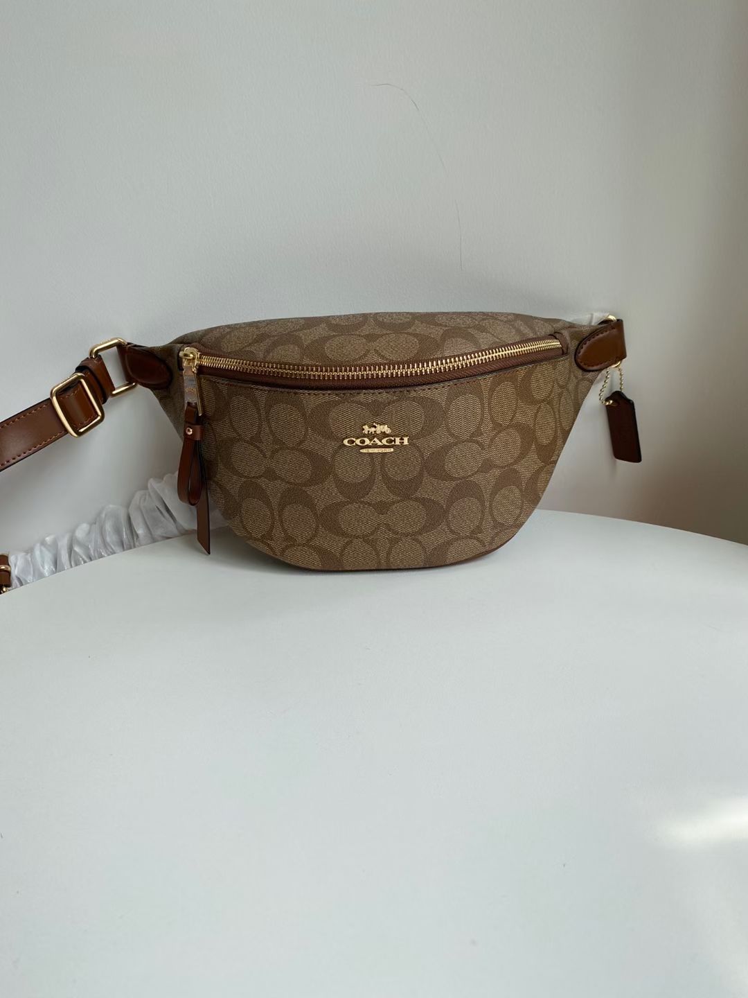 Coach c家女士新款48740.老花腰包 可以作胸包 潮款运动型 两色 尺寸：30*12*11