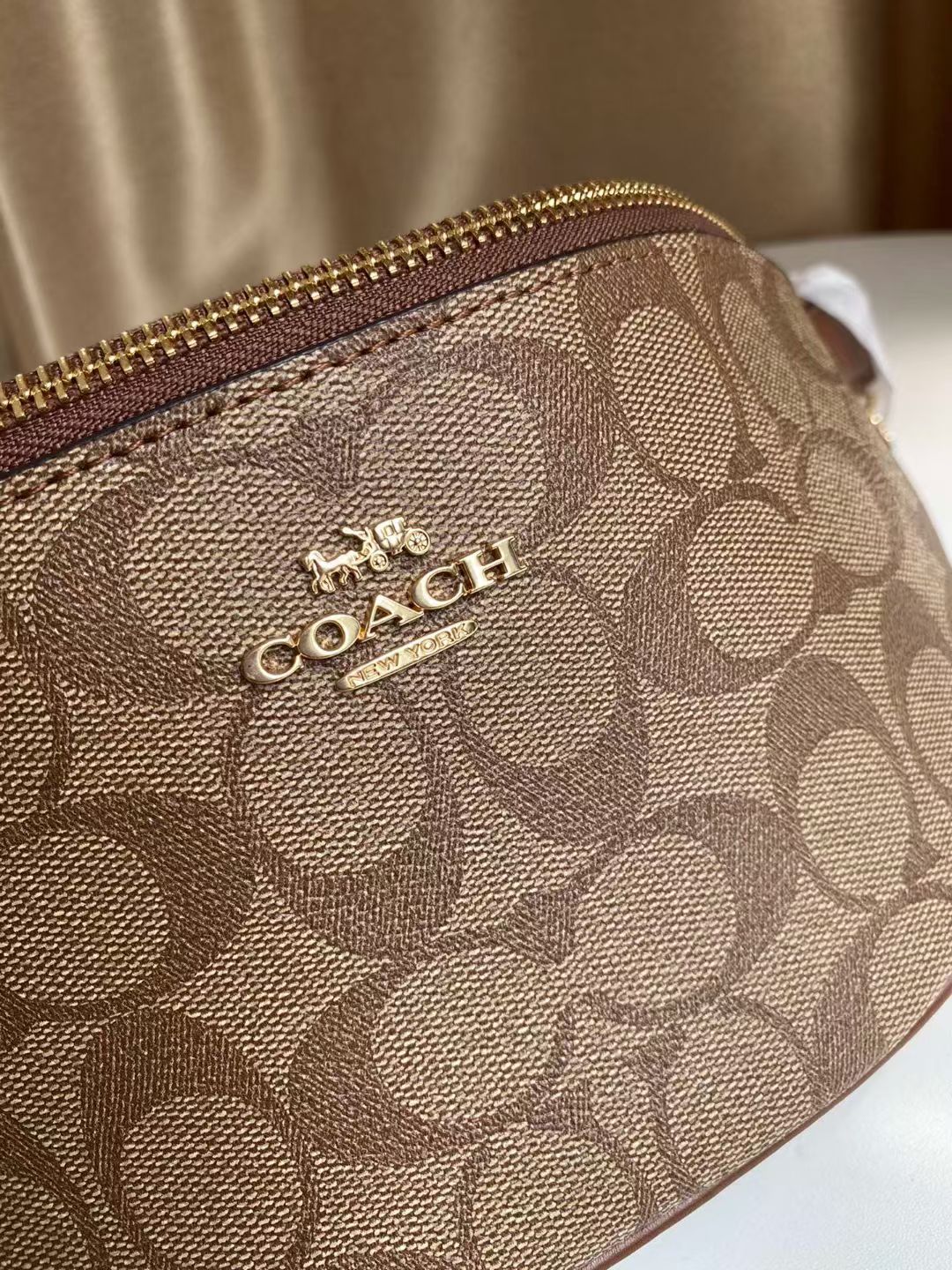 Coach c家女士新款48740.老花腰包 可以作胸包 潮款运动型 两色 尺寸：30*12*11