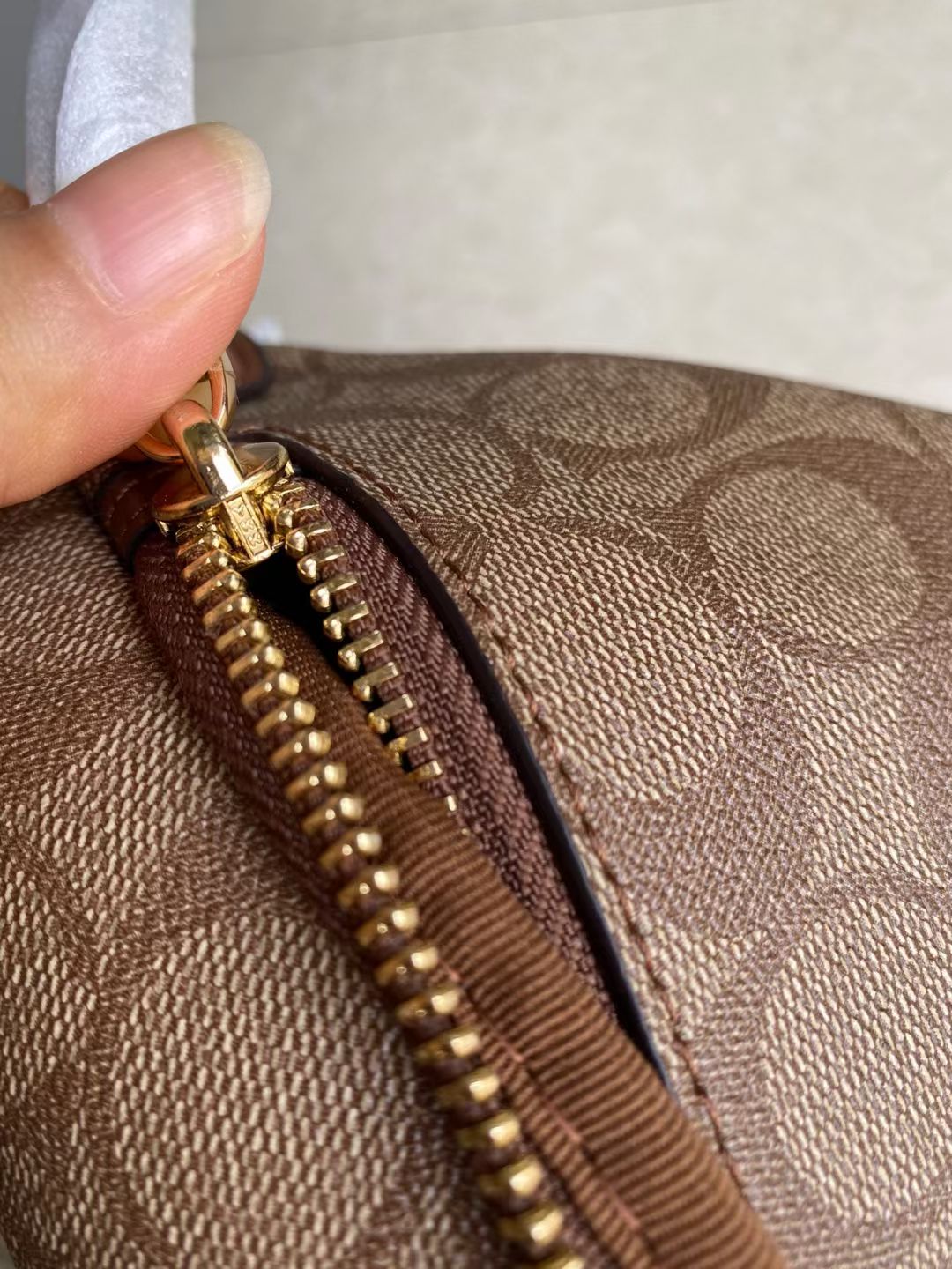 Coach c家女士新款48740.老花腰包 可以作胸包 潮款运动型 两色 尺寸：30*12*11