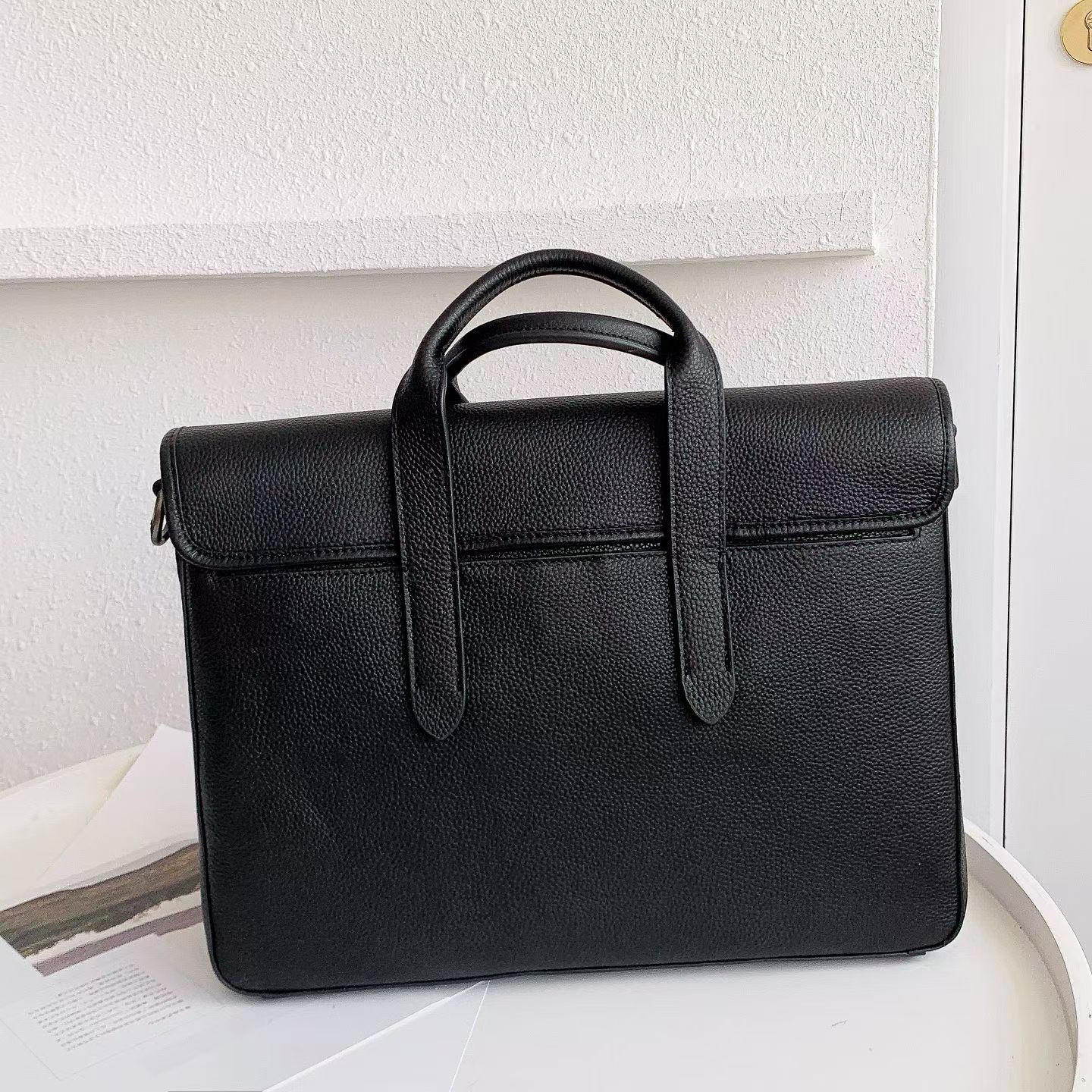 Coach C98752022新款男士全皮公文包 翻盖手提单肩斜挎休闲款 头层牛皮 内置安全拉链袋