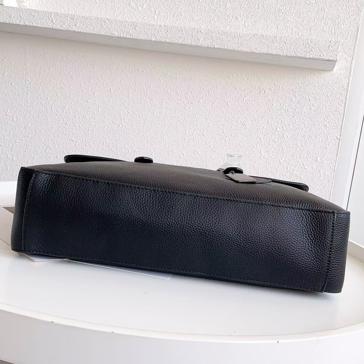 Coach C98752022新款男士全皮公文包 翻盖手提单肩斜挎休闲款 头层牛皮 内置安全拉链袋