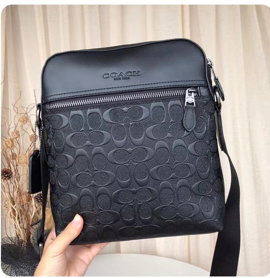 Coach C家 F73338 新款男士包 飞行员包简单款斜挎包 头层牛皮材质小方包商务休闲单肩小斜挎男士单肩包 简单 品都可以放下哦 尺寸：23 27 5