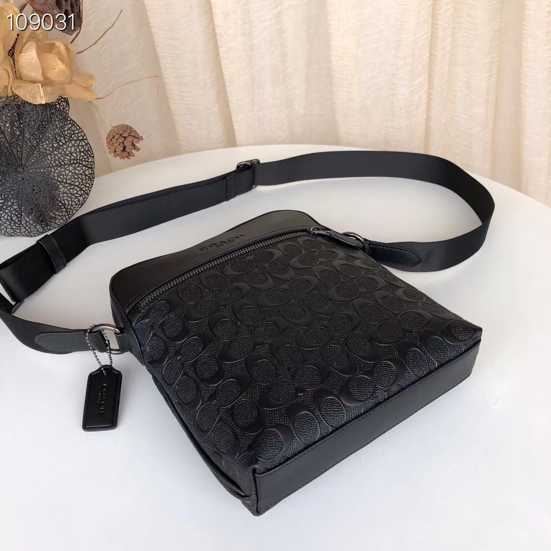 Coach C家 F73338 新款男士包 飞行员包简单款斜挎包 头层牛皮材质小方包商务休闲单肩小斜挎男士单肩包 简单 品都可以放下哦 尺寸：23 27 5