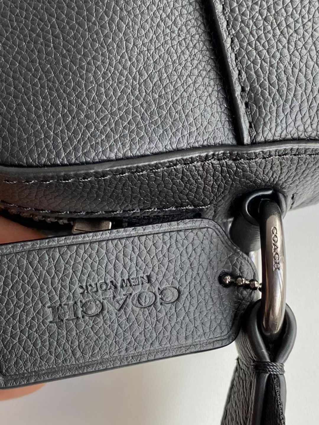 Coach C家 F68014新款男士包 飞行员包简单款斜挎包 头层牛皮材质小方包商务休闲单肩小斜挎男士单肩包 简单 品都可以放下哦 尺寸：23 27 5