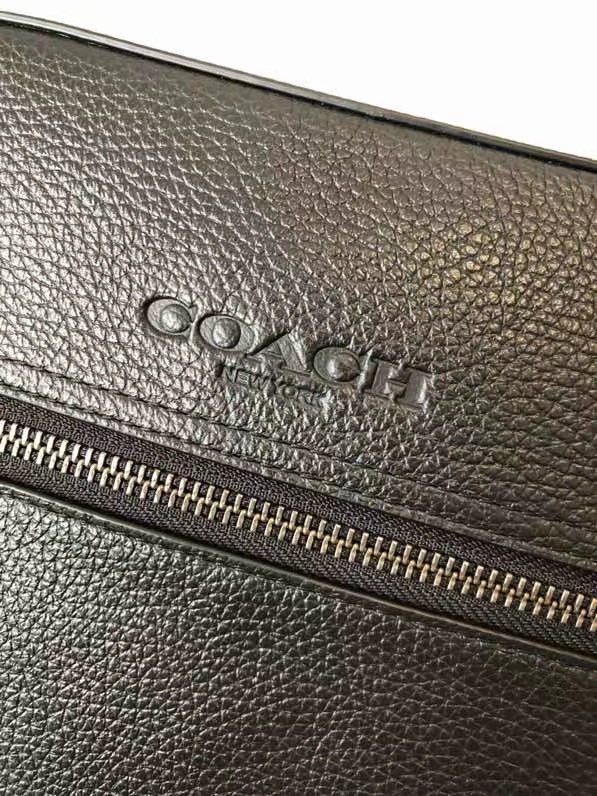 Coach C家 4011 新款男士包飞行员包简单款斜挎包 头层荔枝纹牛皮材质