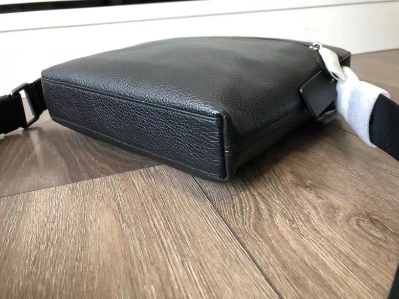 Coach C家 4011 新款男士包飞行员包简单款斜挎包 头层荔枝纹牛皮材质