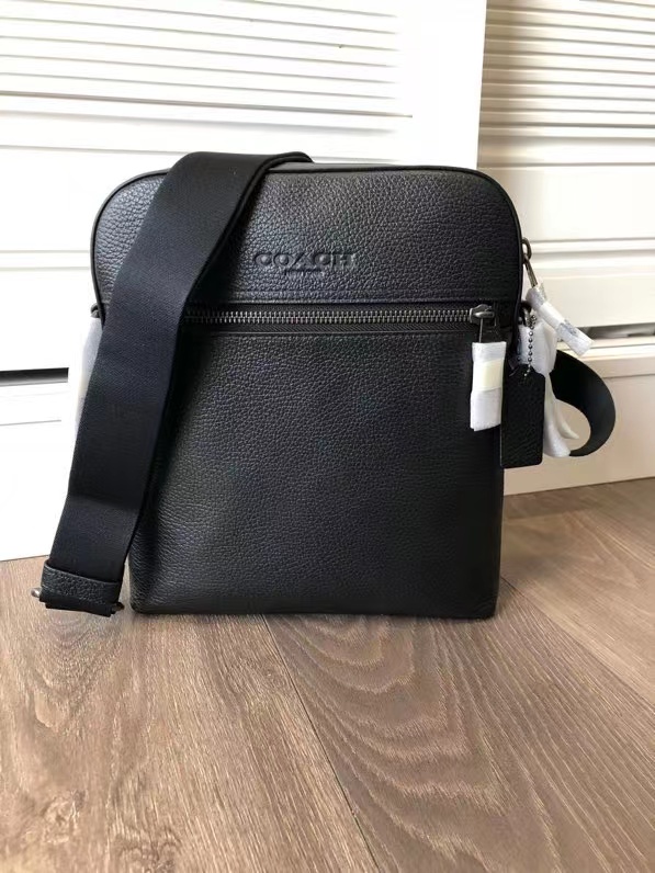 Coach C家 4011 新款男士包飞行员包简单款斜挎包 头层荔枝纹牛皮材质