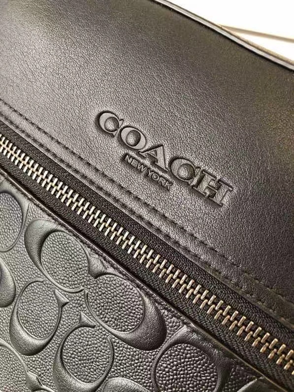 Coach C家 4009新款男士包飞行员包简单款斜挎包 头层荔枝纹牛皮材质