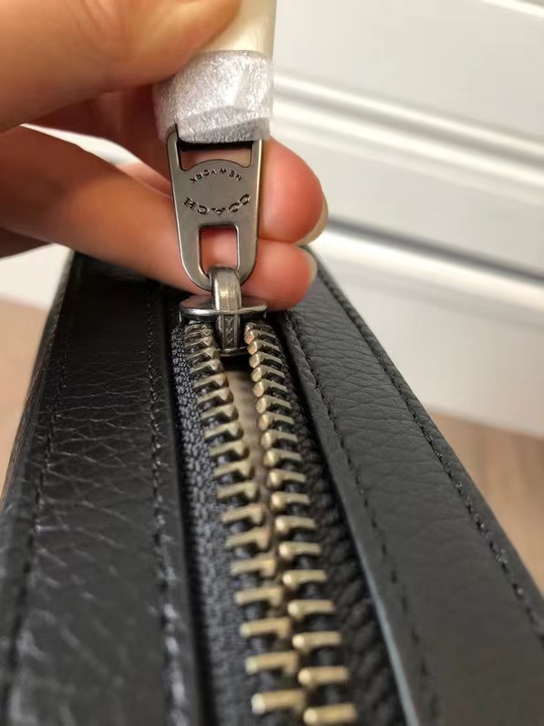 Coach C家 4011 新款男士包飞行员包简单款斜挎包 头层荔枝纹牛皮材质