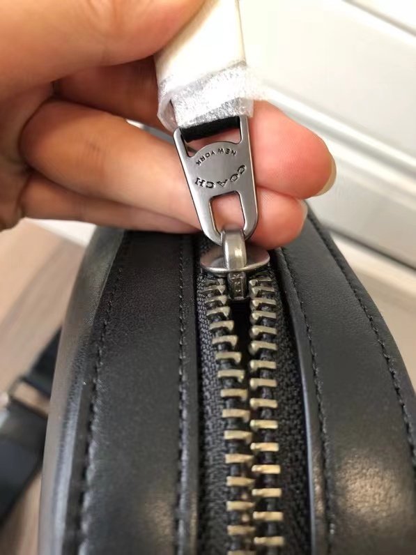 Coach C家 4009新款男士包飞行员包简单款斜挎包 头层荔枝纹牛皮材质