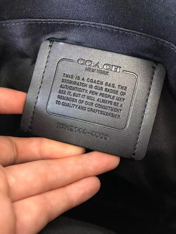 Coach C家 4009新款男士包飞行员包简单款斜挎包 头层荔枝纹牛皮材质