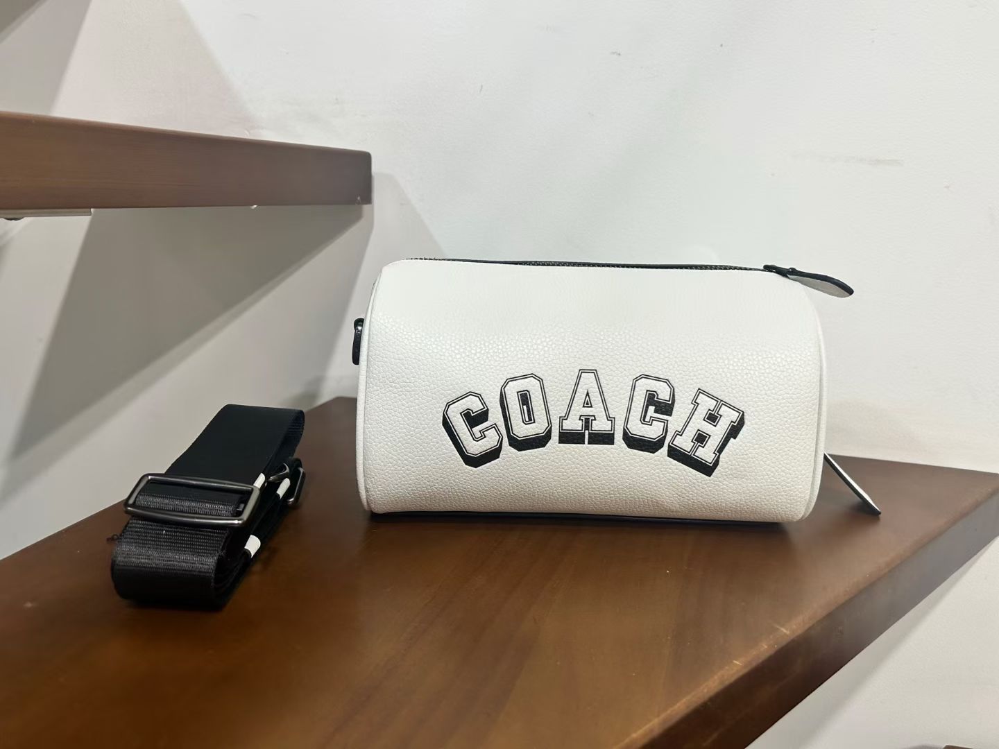 Coach coach新款CAJ41 荔枝纹24号行李包～lv24号平替枕头包 男女通用款 可做 标志印花帆布涂层配牛皮革